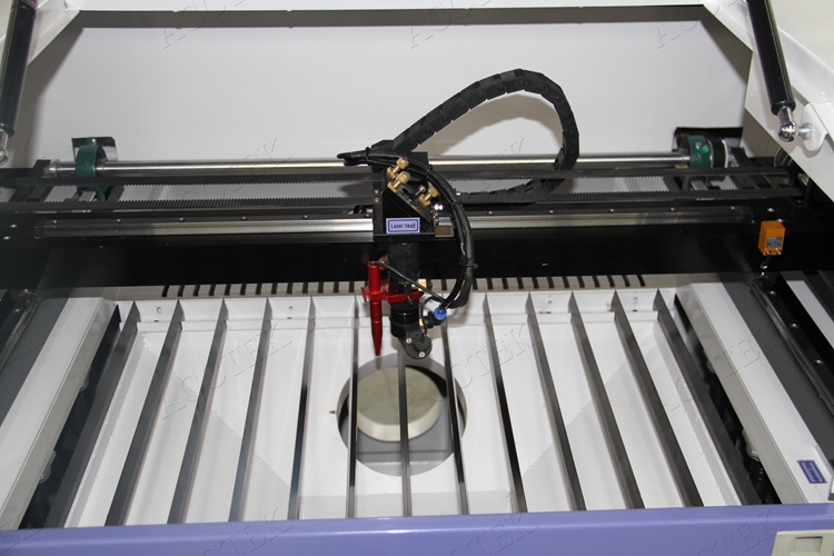 Comment prolonger la durée de vie de la machine de gravure au laser