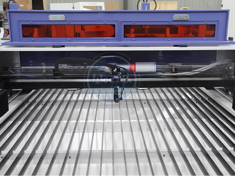 How do laser cutting machines cut plates