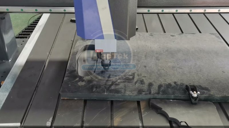 How to adjust the spindle's vertical angle of the CNC router