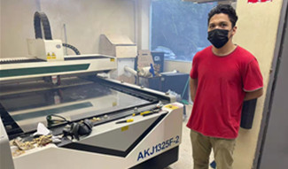Affichage de travail de la machine de découpe laser combinée à fibre CO2 à Salvador