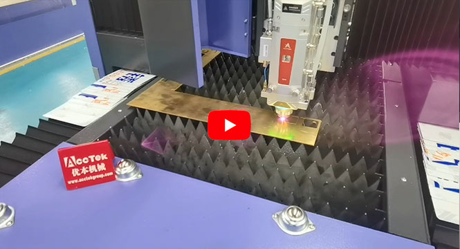Small Fiber Laser Cutting Machine for metal cutting test