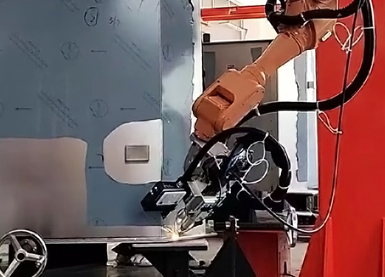 Machine de soudage laser robotisée à 6 axes