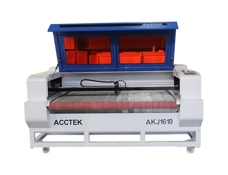 Laser cutting machine for clothing