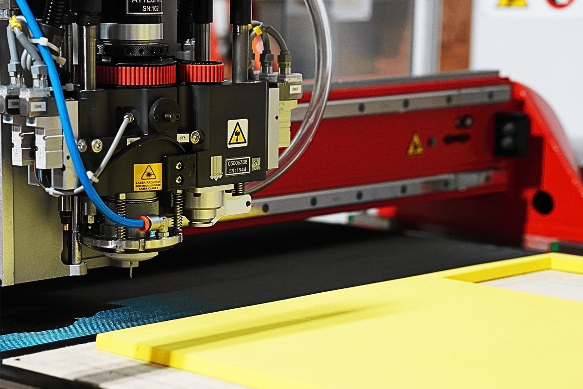 Advantages and Disadvantages of Oscillating Knife Cutting Machines